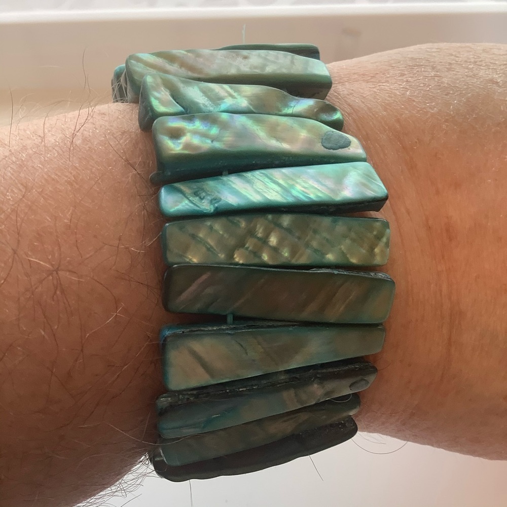 Peacock  Ocean Jewel tones Shell Stretch Bracelet - Picture 5 of 6